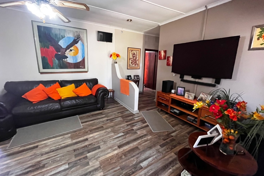 6 Bedroom Property for Sale in Hartenbos Central Western Cape